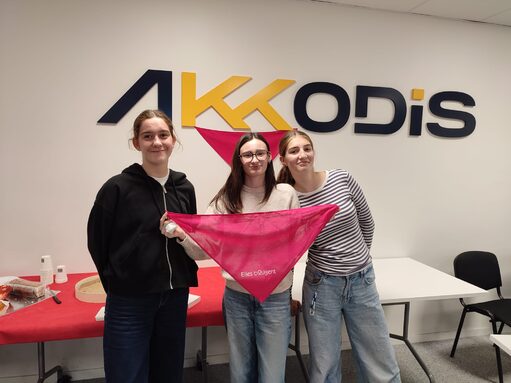 Justine, Alwenna et Albane en visite chez AKKODIS